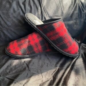 MENS SLIPPERS NWB
